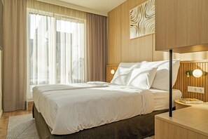 房內夾萬、手提電腦工作空間、遮光窗簾/窗簾、熨斗/熨衫板