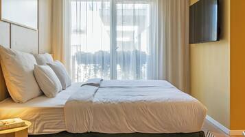 Studio, Garden View | In-room safe, laptop workspace, blackout drapes, iron/ironing board