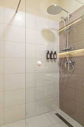 Apartment, 1 Bedroom | Bathroom | Rainfall showerhead, eco-friendly toiletries, hair dryer, towels - Marone Suites Budapest (Budapest)