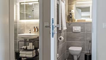 Apartment, 2 Bedrooms, City View | Bathroom