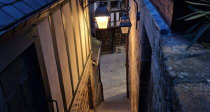 10 minutes from Mont Saint Michel: small new house.