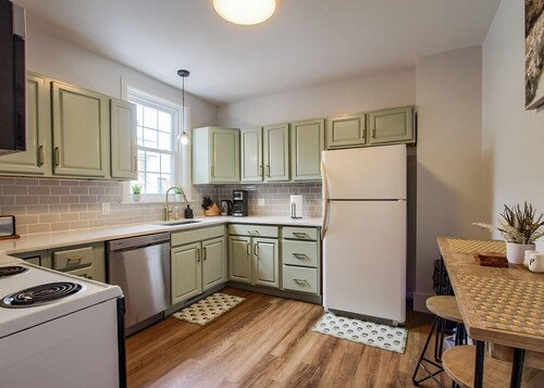 Charming 2-bedroom apartment in Harrisburg with Parking!