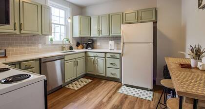 Charming 2-bedroom apartment in Harrisburg with Parking!