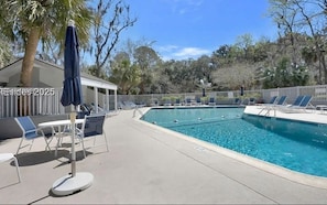 Outdoor pool - Spacious villa. Walk to beach! Desk w/monitor for remote work. Golf course view. (Hilton Head Island)