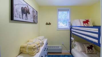 4 bedrooms, free WiFi, bed sheets