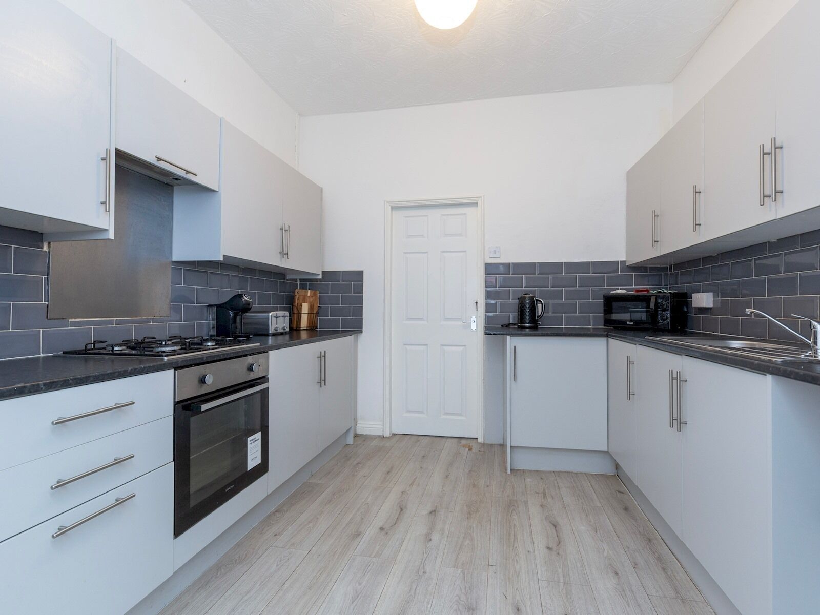 冷蔵庫、電子レンジ、オーブン、トースター