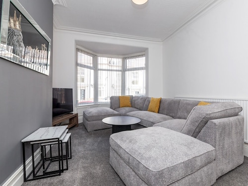 Pass the Keys | 5-Bed Darlington | Great for Groups & Longer Stays