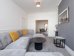 TV - Pass the Keys | 5-Bed Darlington | Great for Groups & Longer Stays (Darlington)