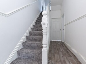 Interior - Pass the Keys | 5-Bed Darlington | Great for Groups & Longer Stays (Darlington)