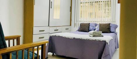 1 chambre, fer et planche à repasser, accès Internet, draps fournis