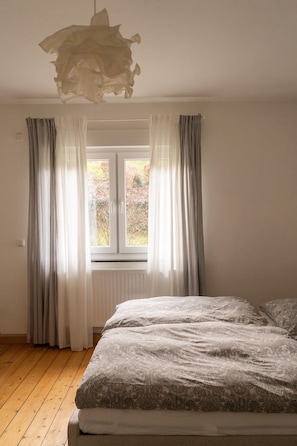 3 Schlafzimmer, Schreibtisch, Bügeleisen/Bügelbrett, kostenloses WLAN
