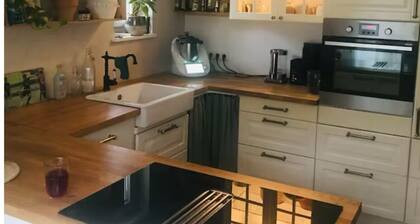 Zentrale Altbauwohnung mit 3 Schlafzimmern