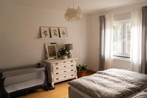 3 Schlafzimmer, Schreibtisch, Bügeleisen/Bügelbrett, kostenloses WLAN