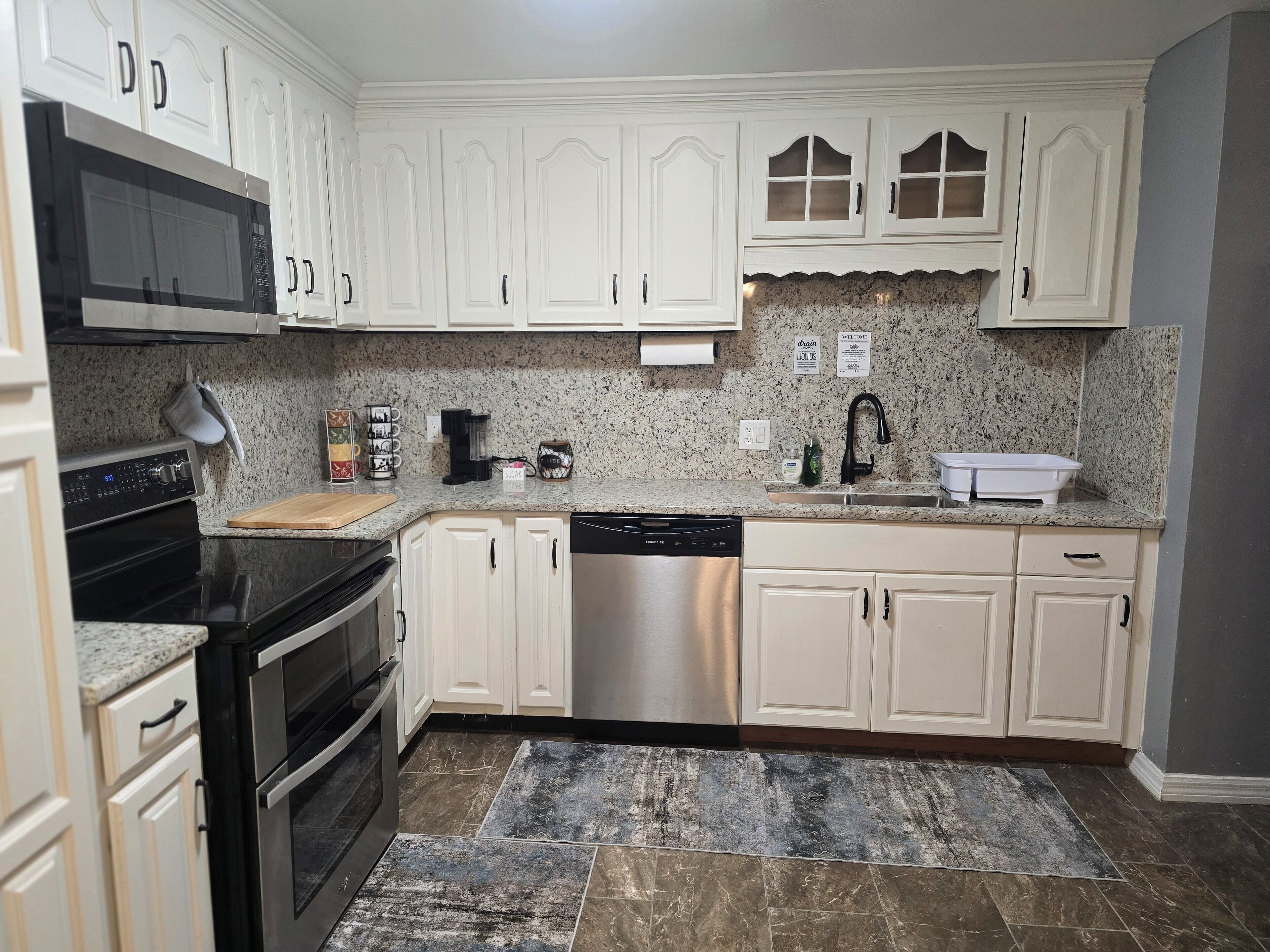 冰箱、微波炉、烤箱、炉灶