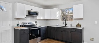 Cozy Seneca Getaway • Pet Friendly • Sleeps 7!