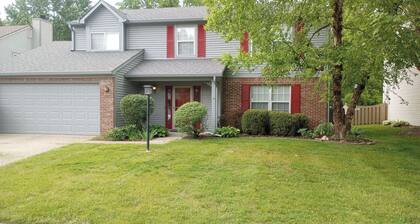 Classic 4-bedroom house exclusively with all necessary amenities in Fishers, IN