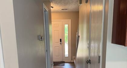 Classic 4-bedroom house exclusively with all necessary amenities in Fishers, IN
