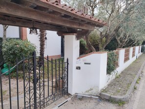 المنطقة المحيطة بالمنشأة