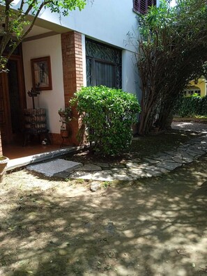 المنطقة المحيطة بالمنشأة