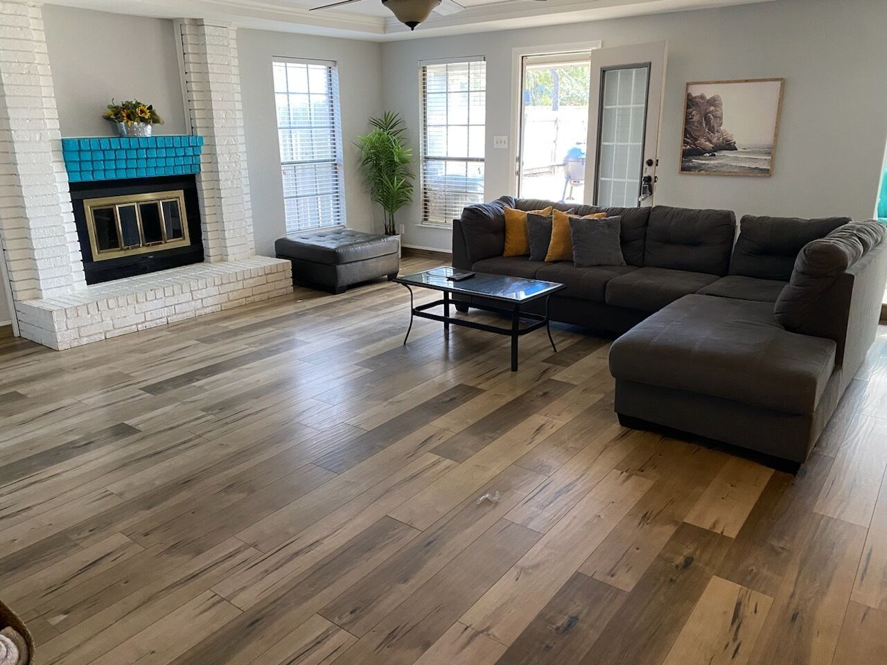 Televisión y chimenea 