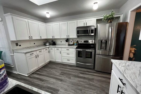 Micro-ondes, four, plaque de cuisson, lave-vaisselle