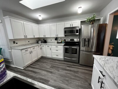 Cozy & Spacious 4BR Home Away from Home - 12 Mins from DFW Airport