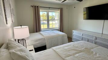 2 quartos, ferros/tábuas de passar roupa, Wi-Fi, roupa de cama