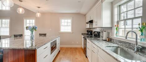 Microonde, forno, piano cottura, lavastoviglie