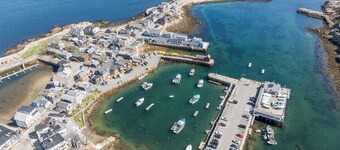 3-bedroom townhome in charming Rockport with AC