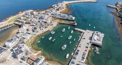 3-bedroom townhome in charming Rockport with AC