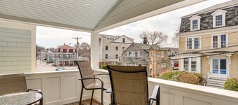 3-bedroom townhome in charming Rockport with AC