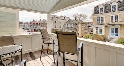 3-bedroom townhome in charming Rockport with AC