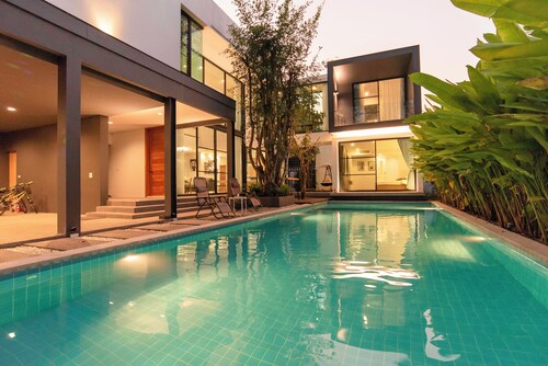 Boutique pool villas in Chiang Mai, close to the airport and shopping mall