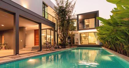 Boutique pool villas in Chiang Mai, close to the airport and shopping mall