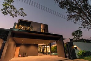 Exterior - Boutique pool villas in Chiang Mai, close to the airport and shopping mall (Tambon San Phak Wan)