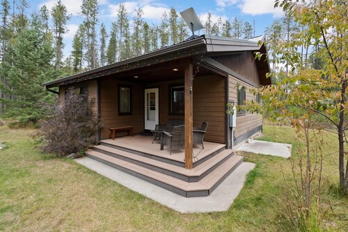 New listing! Cozy 2 bed cabin 10 mins to Glacier