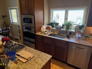 Fridge, microwave, oven, stovetop - Bedroom 1 of 2 in modern house near Univ of Colo, Chautauqua Park, Pearl St Mall (Boulder)