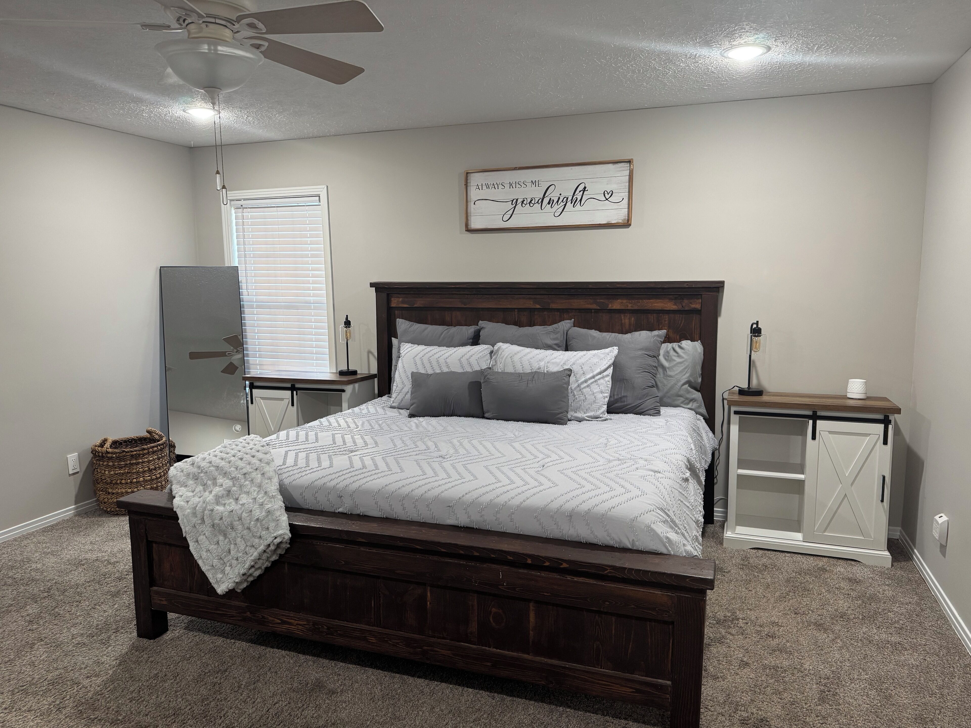 4 makuuhuonetta, silitysrauta/-lauta, vauvan matkasänky, ilmainen Wi-Fi