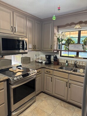 Microones, forn, placa de cuina i rentaplats 