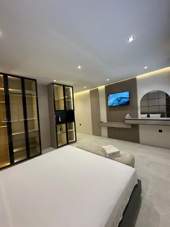 Standard Studio, City View | Free WiFi