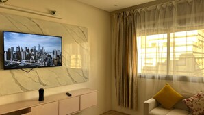 Standard Apartment, City View | Living area | 43-cm Smart TV with cable channels, Netflix, DVD player - el boujdaini (Tangier)