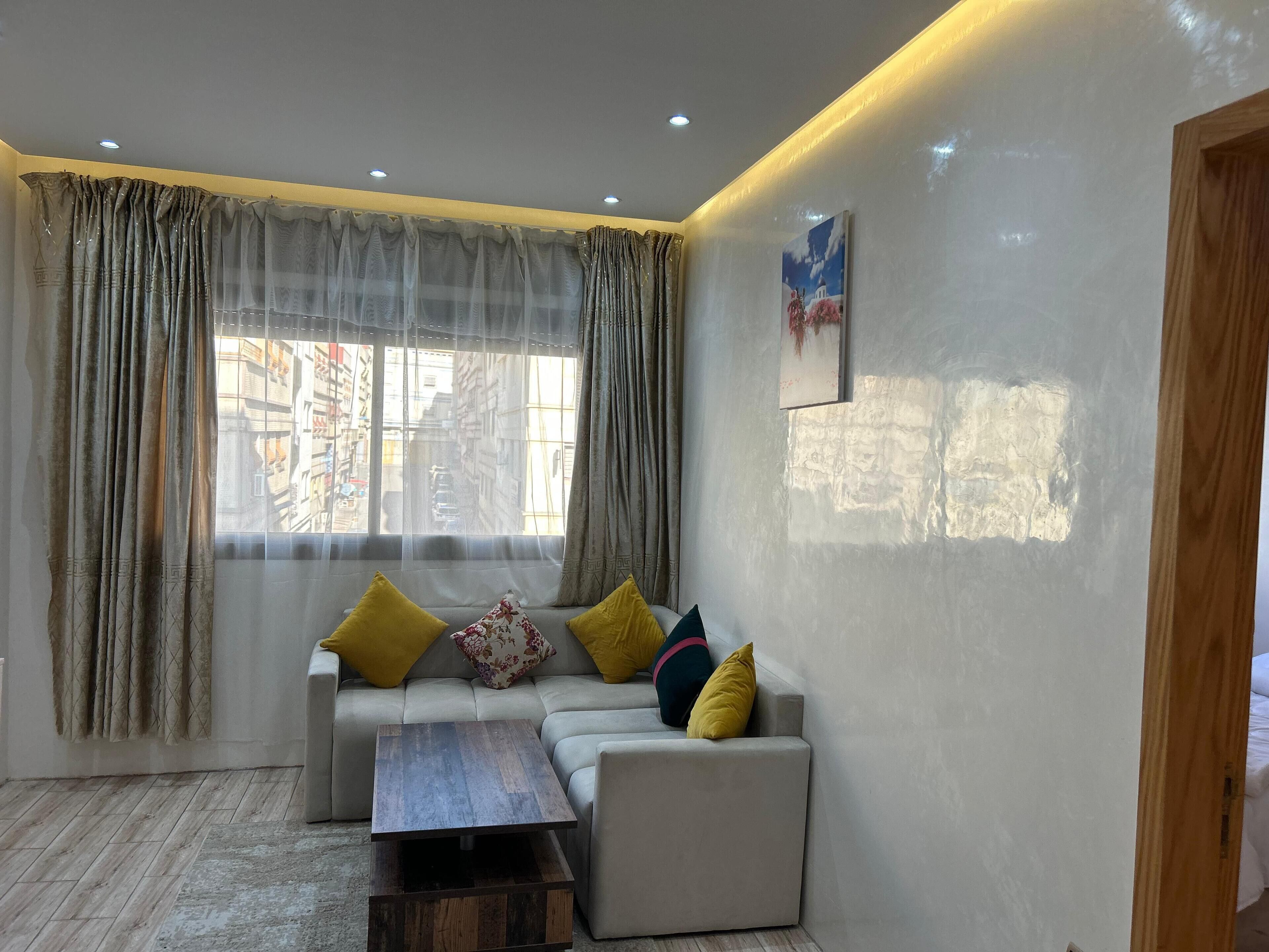 标准公寓, 城市景观 | 起居区 | 43-厘米智能电视（配备有线频道）、Netflix、DVD 播放器