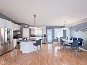 Fridge, microwave, oven, stovetop - Sunny house· Gym · Entire Home in Premium Community · 4 Bedrooms & 3 Baths (Saskatoon)