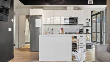 Micro-ondes, four, plaque de cuisson, lave-vaisselle