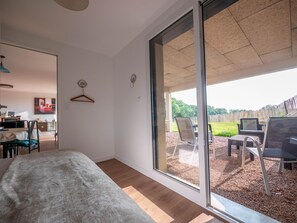 Iron/ironing board, WiFi, bed sheets - Large 60 m2 gîte for 4 to 6 people on garden level with 2 terraces. (Le Bô)