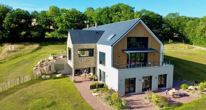 Grand GĂźte de 60 m2 pour 4 Ă 6 personnes en rez-de-jardin avec 2 terrrasses.