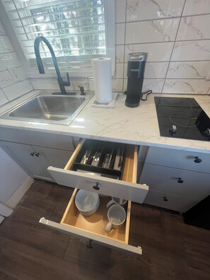 Microwave, oven, stovetop, dishwasher - The Art Studio at Saluda River Farms (Greenville)