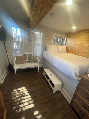 3 bedrooms, WiFi, bed sheets - The Art Studio at Saluda River Farms (Greenville)