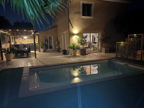Sunny, quiet family villa with pool and summer kitchen