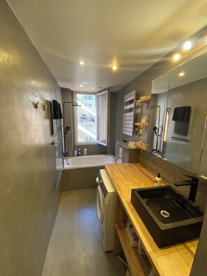 Hair dryer, toilet paper - T3 apartment a stone's throw from the Eiffel Tower (Paris)